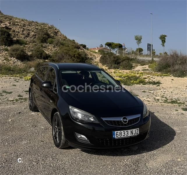 Usado Opel Astra Sport 160 CV (117 kW) 2011 Negro Familiar