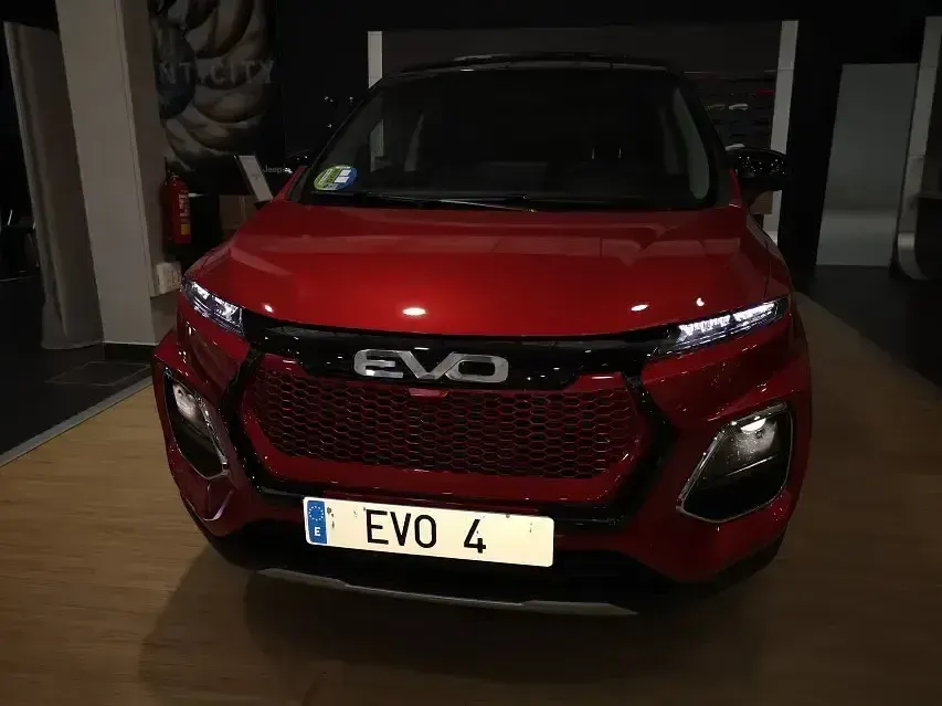 Nuevo EVO Evo 4 106 CV (77 kW) 2026 Rojo SUV