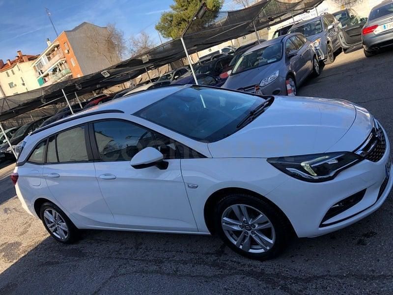 Usado Opel Astra Dynamic 110 CV (80 kW) 2019 Blanco Familiar