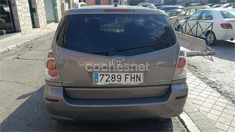 Usado Toyota Corolla Verso Luna 136 CV (100 kW) 2006 Gris / plata Monovolumen