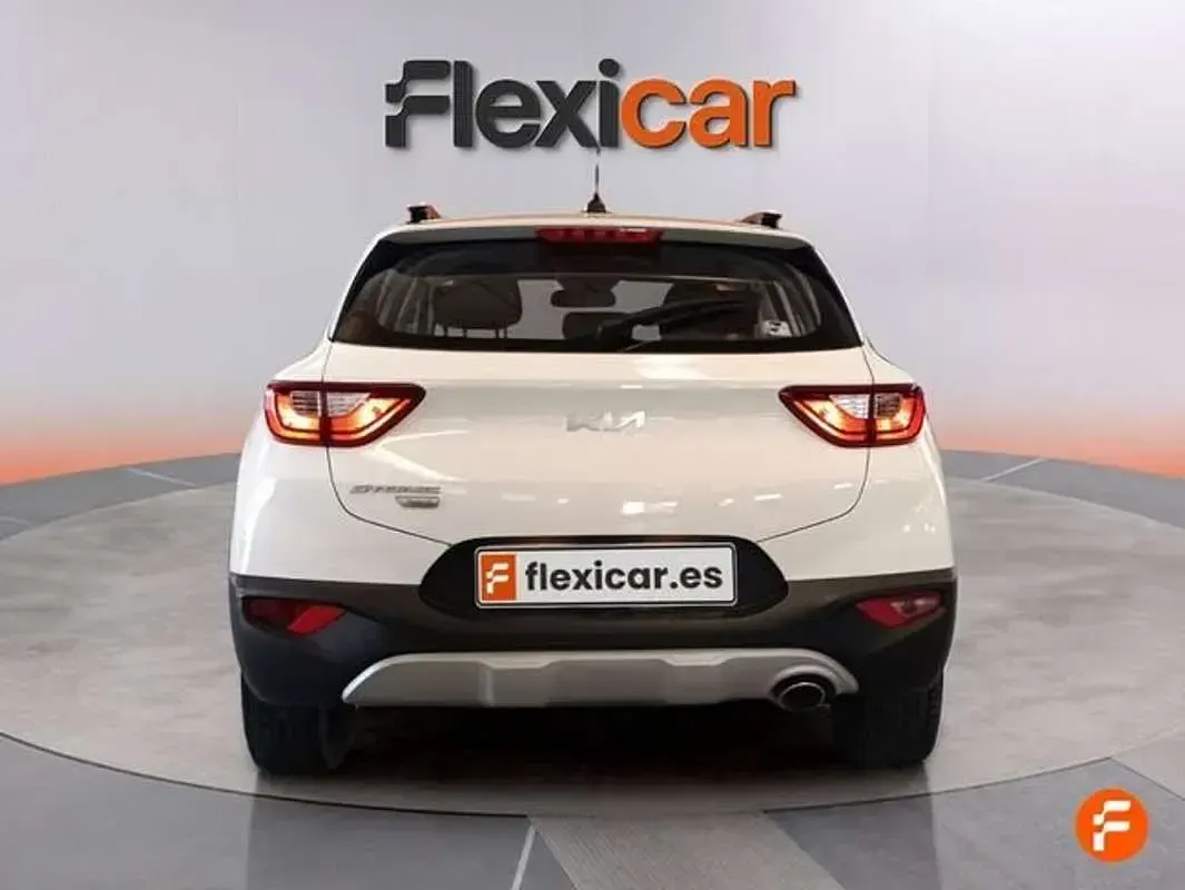 Usado Kia Stonic 120 CV (88 kW) 2021 Blanco SUV