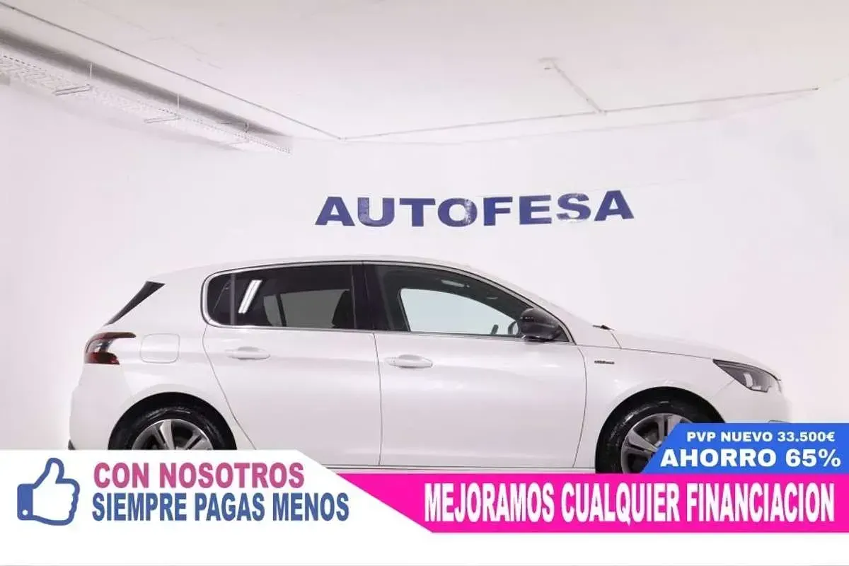 Usado Peugeot 308 GT-line 131 CV (96 kW) 2019 Blanco Berlina