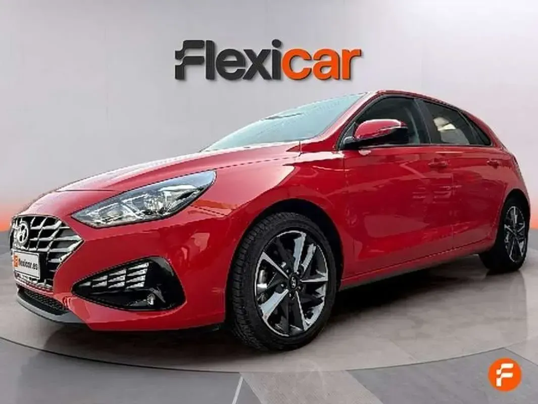 Usado Hyundai i30 110 CV (80 kW) 2022 Rojo Utilitario