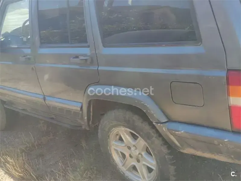 Usado Jeep Cherokee Limited 115 CV (84 kW) 1999 Gris / plata SUV