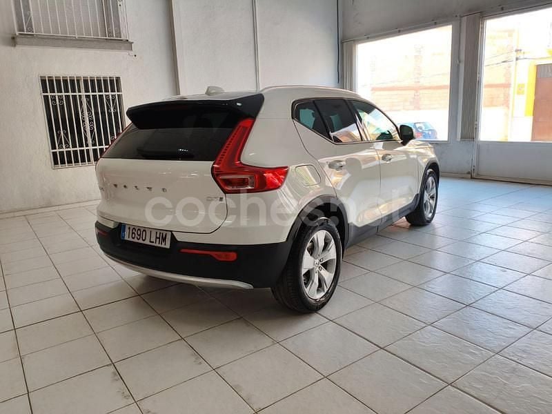 Begagnad Volvo XC40 Momentum 150 HK (110 kW) 2020 Vit SUV