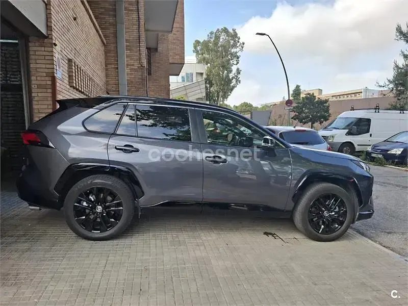 Usado Toyota RAV4 Hybrid Style 218 CV (160 kW) 2024 Gris / plata SUV