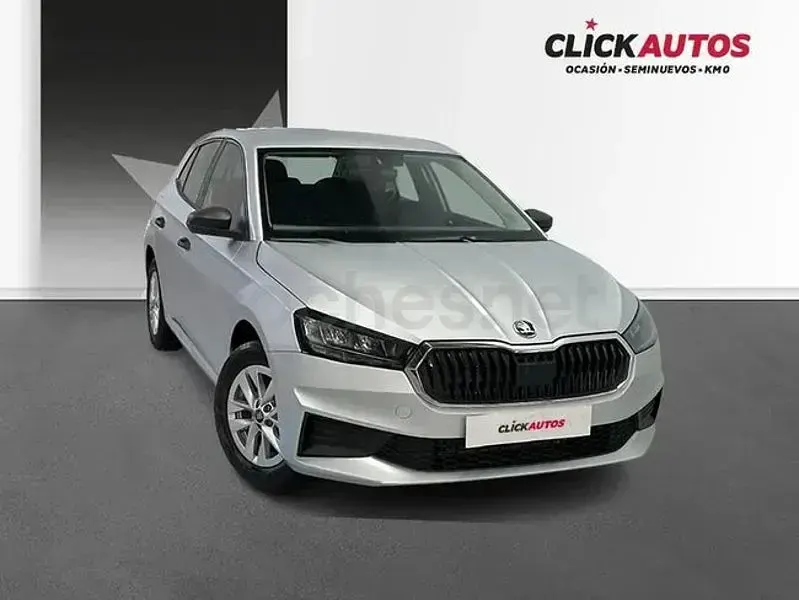 Usado Skoda Fabia Essence 95 CV (69 kW) 2025 Gris / plata Utilitario