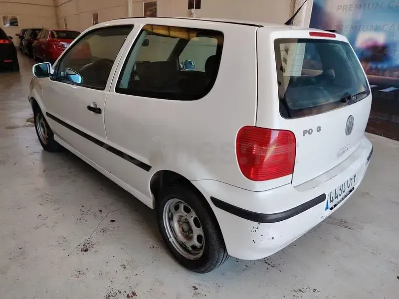 Usado VW Polo Conceptline 60 CV (44 kW) 2000 Blanco Berlina