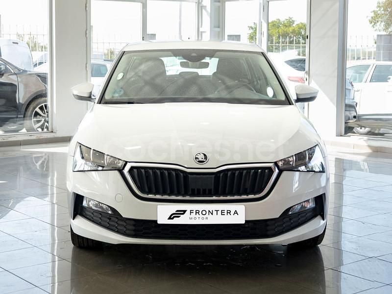Usado Skoda Scala Active 110 CV (80 kW) 2021 Blanco Utilitario