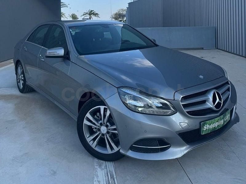 Usado Mercedes E220 Avantgarde 170 CV (125 kW) 2014 Gris / plata Berlina