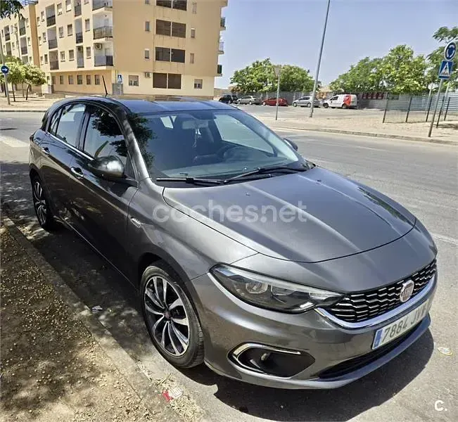 Usado Fiat Tipo Lounge 120 CV (88 kW) 2016 Gris / plata Berlina