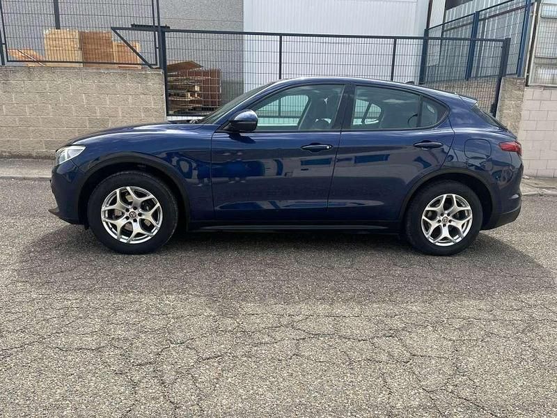 Usado Alfa Romeo Stelvio Executive 210 CV (154 kW) 2018 Azul SUV