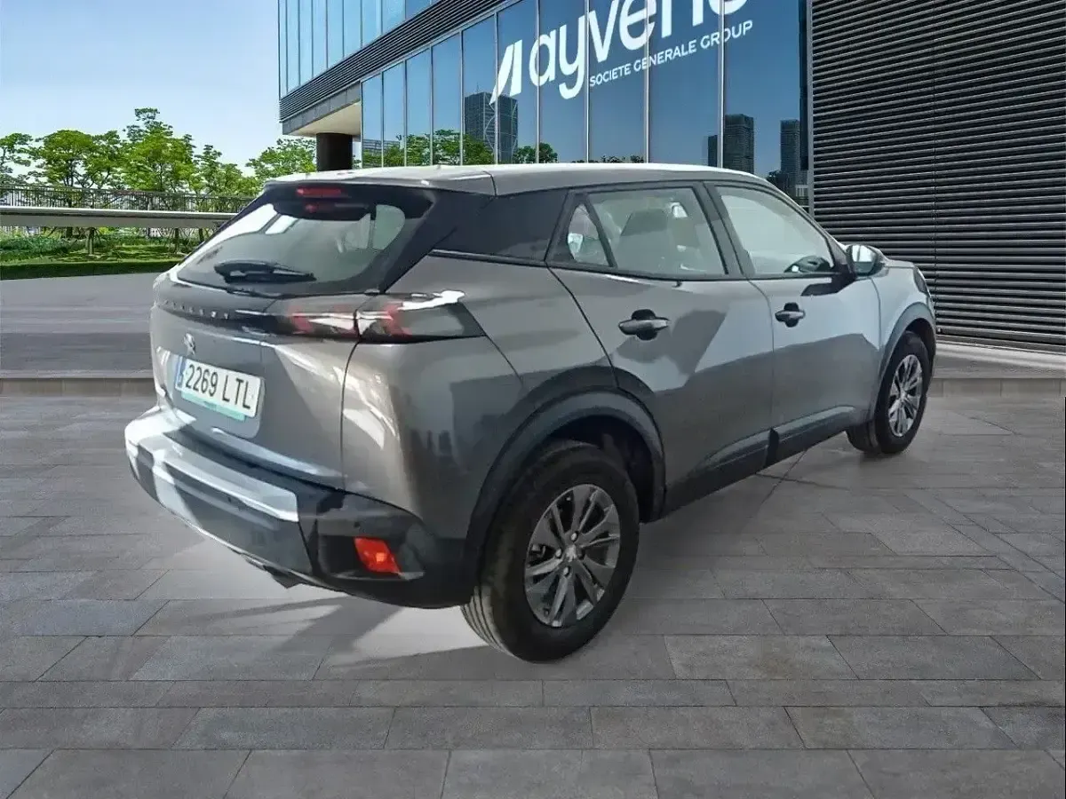 Usado Peugeot 2008 Active 110 CV (80 kW) 2021 Gris SUV