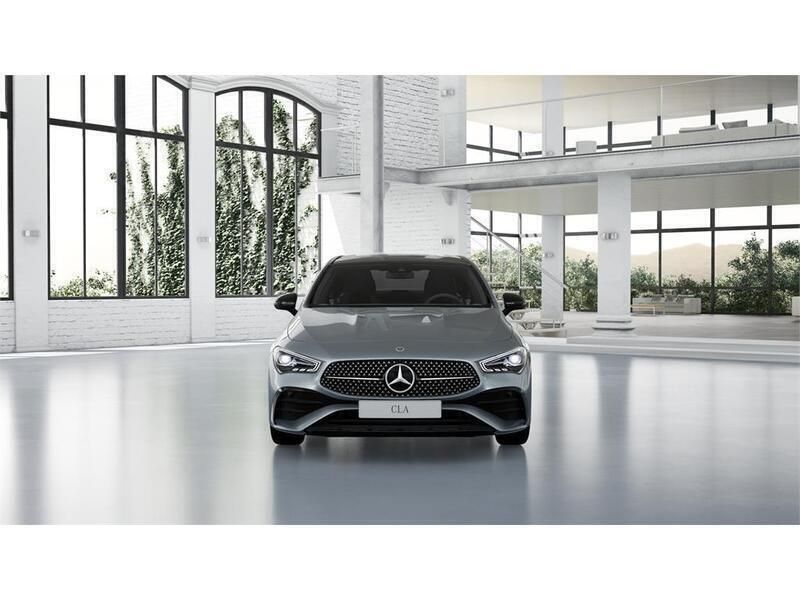 Usado Mercedes CLA220 190 CV (139 kW) 2024 Plata hightech Berlina