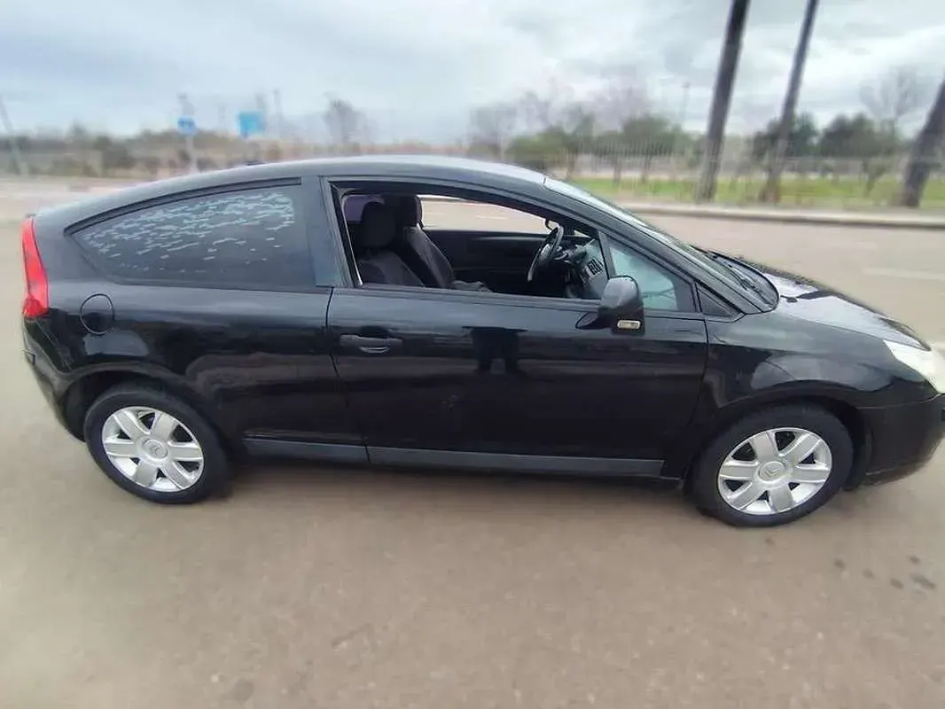Usado Citroën C4 88 CV (64 kW) 2008 Negro Berlina
