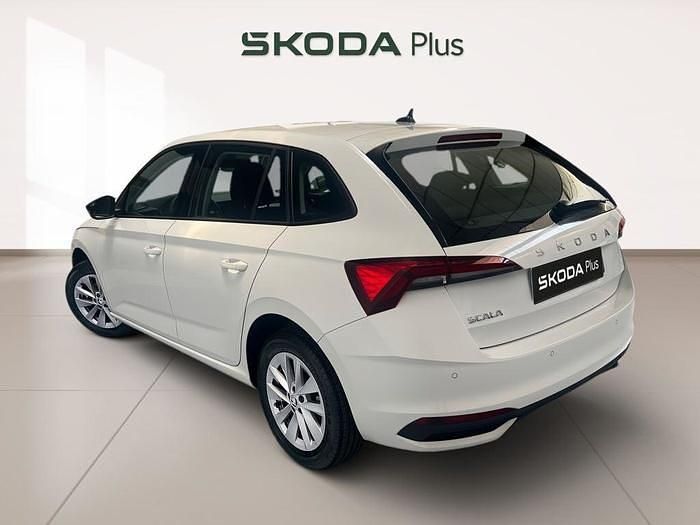 Usado Skoda Scala Ambition 110 CV (80 kW) 2023 Blanco Utilitario