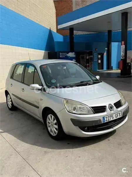Usado Renault Scénic II Dynamique 110 CV (80 kW) 2008 Gris / plata Monovolumen