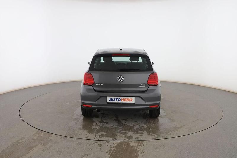 Usado VW Polo Advance 90 CV (66 kW) 2016 Gris Berlina