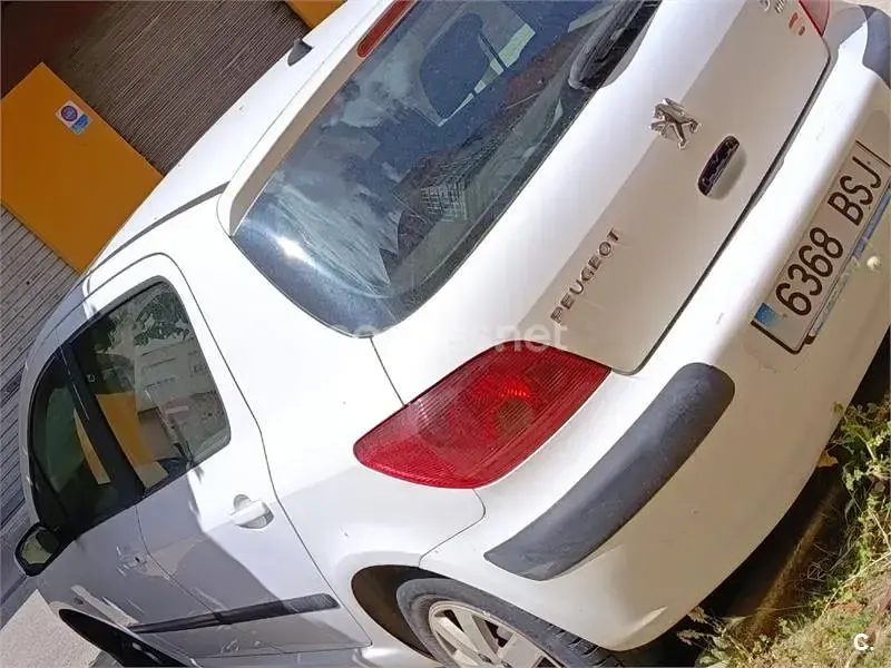 Usado Peugeot 307 90 CV (66 kW) 2002 Blanco Berlina