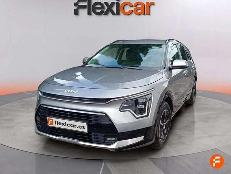 Usado Kia Niro 141 CV (103 kW) 2024 Gris SUV