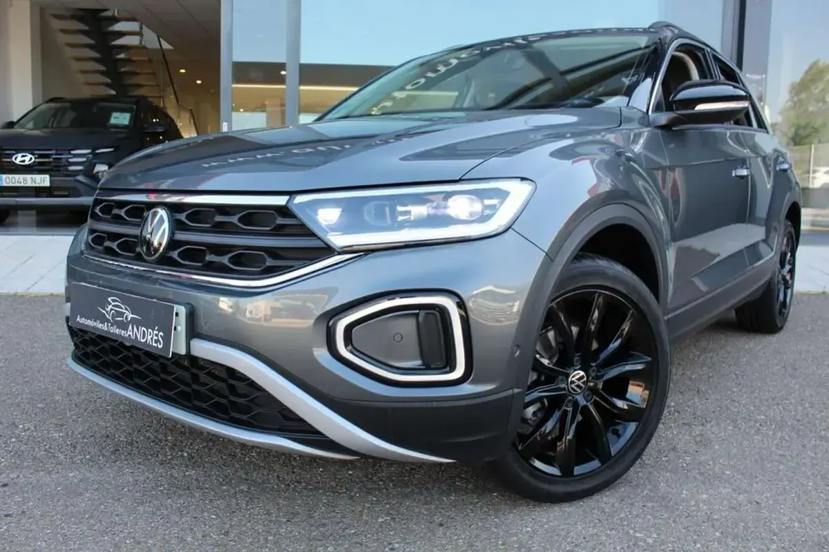 Usado VW T-Roc 150 CV (110 kW) 2023 Gris SUV