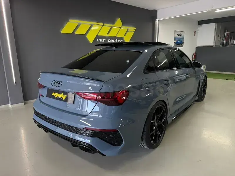 Usado Audi RS3 Premium 400 CV (294 kW) 2021 Gris / plata Berlina