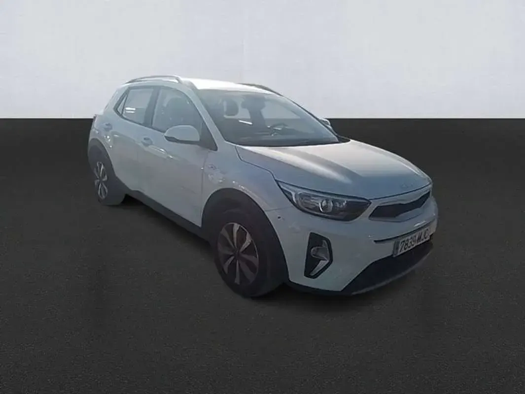 Usado Kia Stonic 84 CV (61 kW) 2023 Blanco SUV