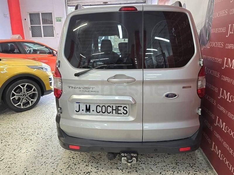 Usado Ford Tourneo Courier Titanium 100 CV (73 kW) 2017 Gris / plata Monovolumen