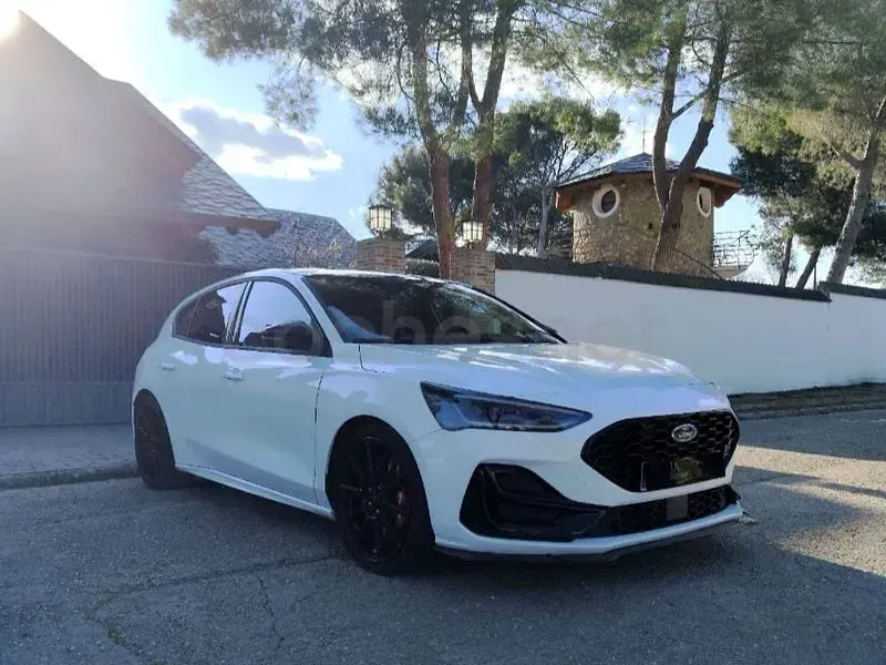 Używany Ford Focus ST 280 KM (205 kW) 2025 Biały Sedan/Limuzyna