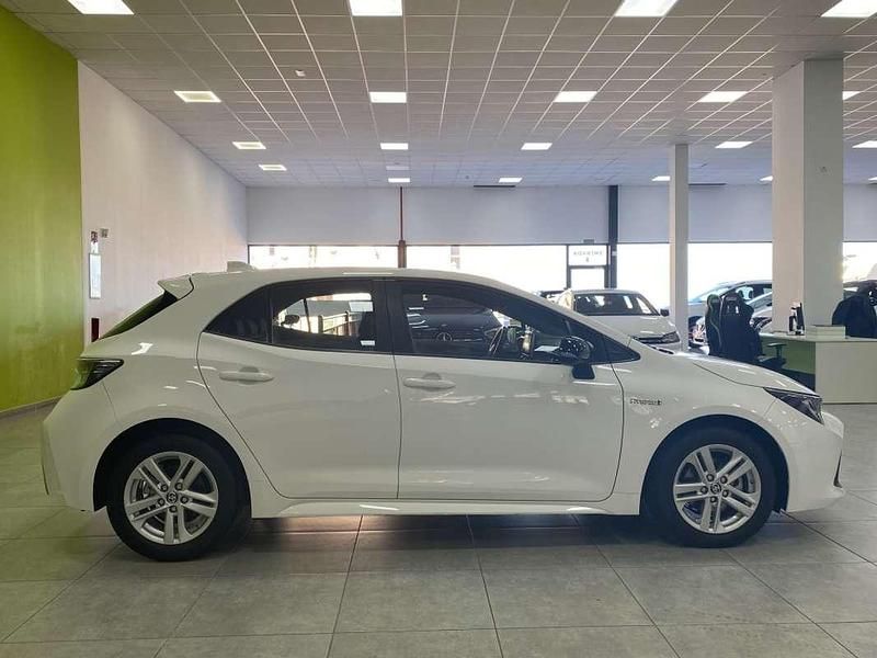 Usado Toyota Corolla Active 122 CV (89 kW) 2021 Blanco Utilitario
