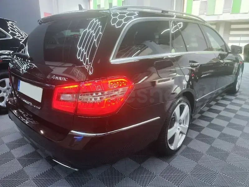 Usado Mercedes E250 Avantgarde 204 CV (150 kW) 2012 Marrón Familiar