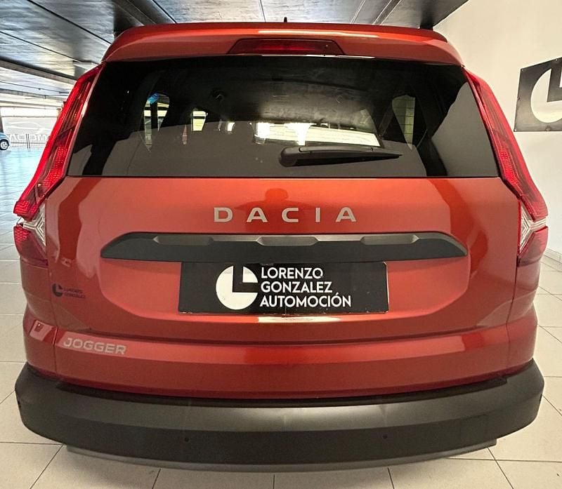 Usado Dacia Jogger Expression 100 CV (73 kW) 2022 Naranja Monovolumen