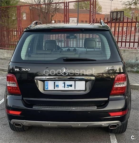 Usado Mercedes ML300 Edition 204 CV (150 kW) 2010 Negro SUV