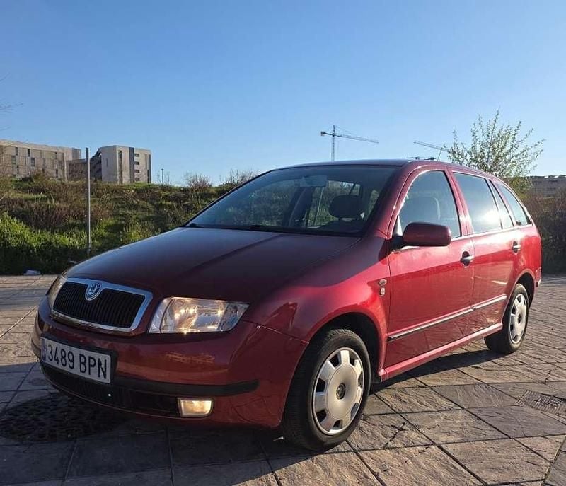 Usado Skoda Fabia Comfort 75 CV (55 kW) 2002 Burdeos Familiar