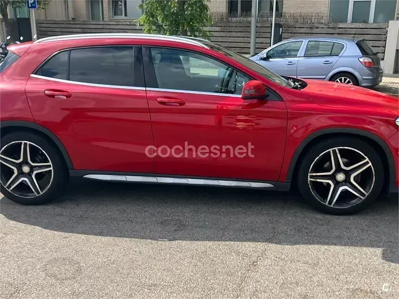 Usado Mercedes GLA200 AMG line 156 CV (114 kW) 2018 Rojo SUV