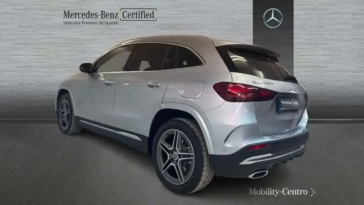Usado Mercedes GLA250 165 CV (121 kW) 2025 Plateado SUV