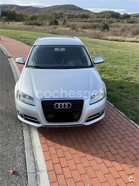 Gris / plata Usado 2011 Audi A3 Ambition Berlina | 9400 € (Precio justo) - Imagen 1/4