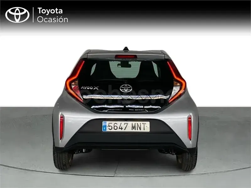 Usado Toyota Aygo X Play 72 CV (52 kW) 2024 Gris / plata SUV