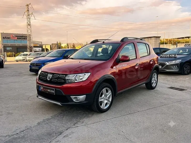Usado Dacia Sandero Stepway 90 CV (66 kW) 2015 Granate Berlina