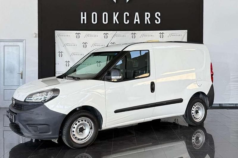 Usado Fiat 750 94 CV (69 kW) 2020 Blanco Berlina