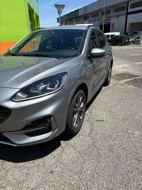 Usado Ford Kuga ST-Line X 226 CV (166 kW) 2023 Gris SUV
