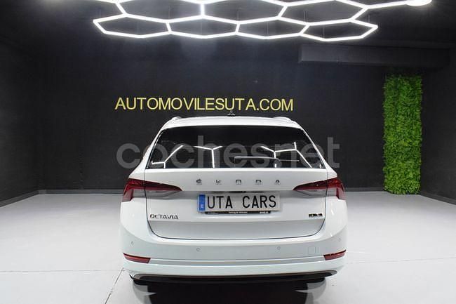 Usado Skoda Octavia Ambition 110 CV (80 kW) 2021 Blanco Berlina
