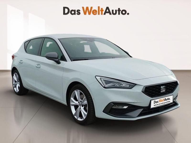 Usado Seat Leon FR 150 CV (110 kW) 2025 Blanco Berlina