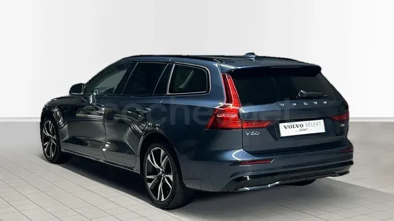 Käytetty Volvo V60 Plus 197 HP (144 kW) 2025 Sininen Farmari