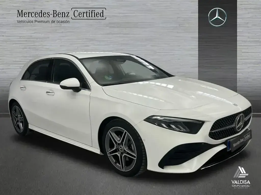 Käytetty Mercedes A200 AMG line 163 HP (119 kW) 2024 Valkoinen Sedan