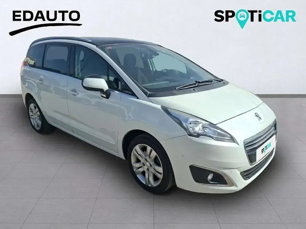 Usado Peugeot 5008 Allure 120 CV (88 kW) 2016 Blanco Monovolumen