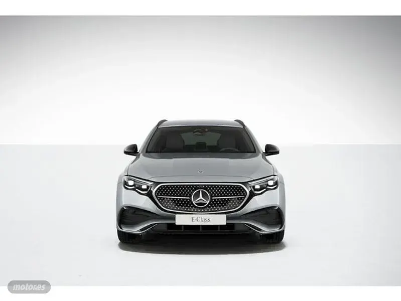 Usado Mercedes E300 312 CV (229 kW) 2024 Plateado Berlina