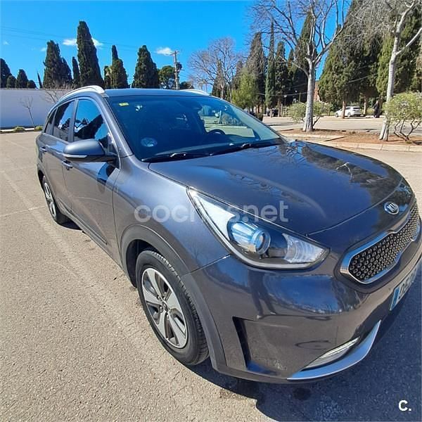 Usado Kia Niro 141 CV (103 kW) 2018 Gris / plata SUV