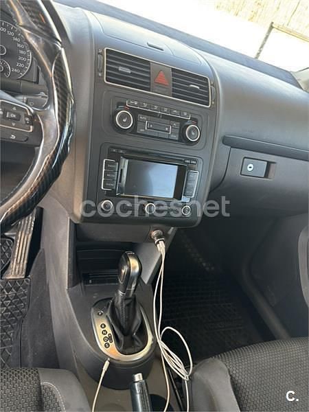 Usado VW Touran Advance 140 CV (102 kW) 2012 Gris / plata Monovolumen