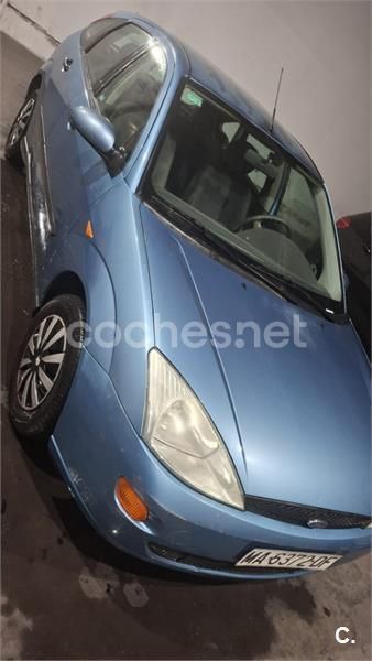 Azul Usado 2000 Ford Focus Ambiente Berlina | 2500 € (Precio justo) - Imagen 1/4